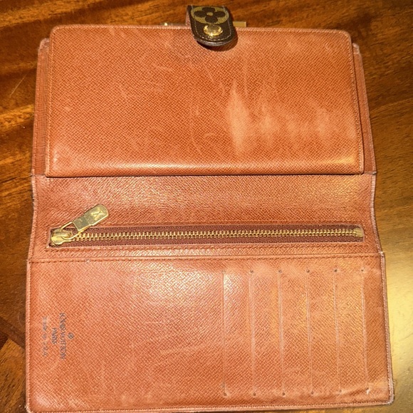 Preowned Authentic LV wallet - Picture 9 of 17